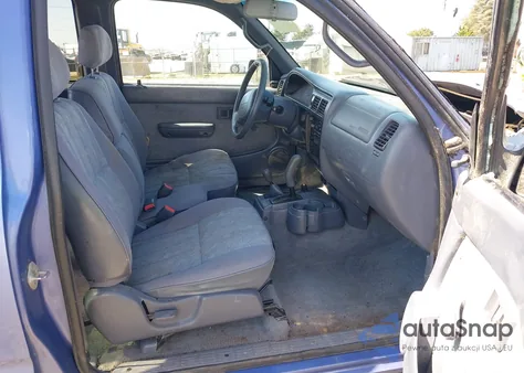 2000 Toyota Tacoma из США, поврежденный, VIN 4TAWM72N7YZ657686